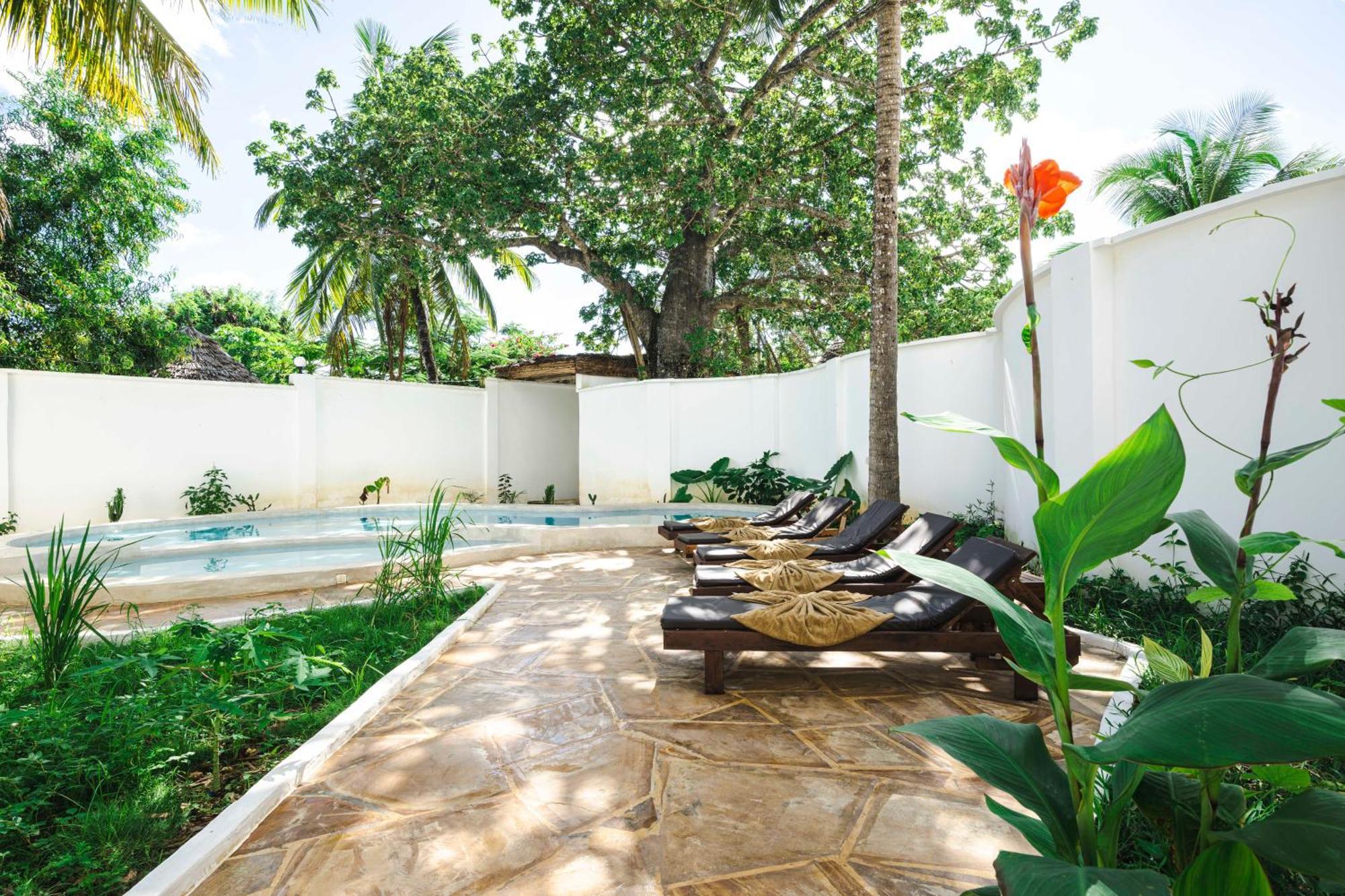 Tasneem Islamic Luxury Suites Jambiani  Exterior foto